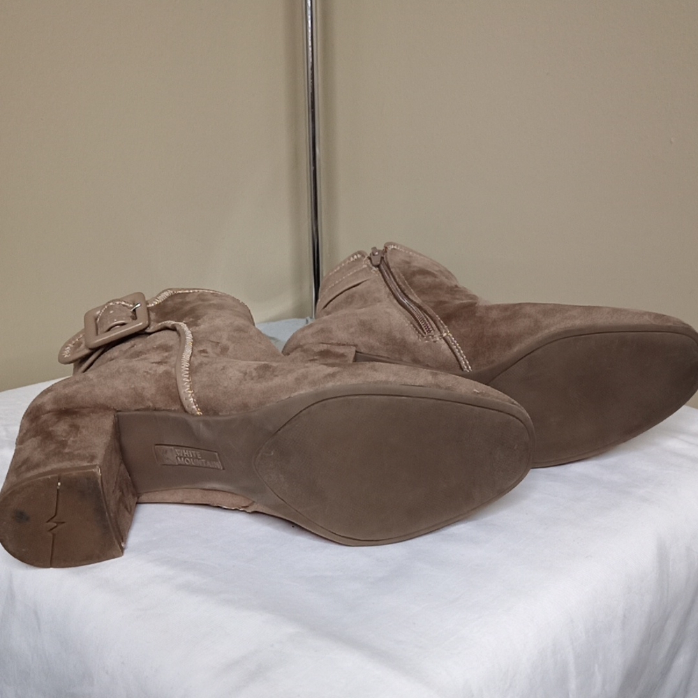 White Mountain Calisi Beige Suede Ankle Boots Booties w/Buckle Detail Sz… - Picture 6 of 6